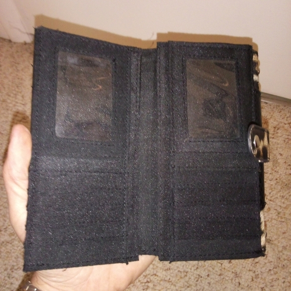 Kathy Van Zeeland wallet - Picture 7 of 7